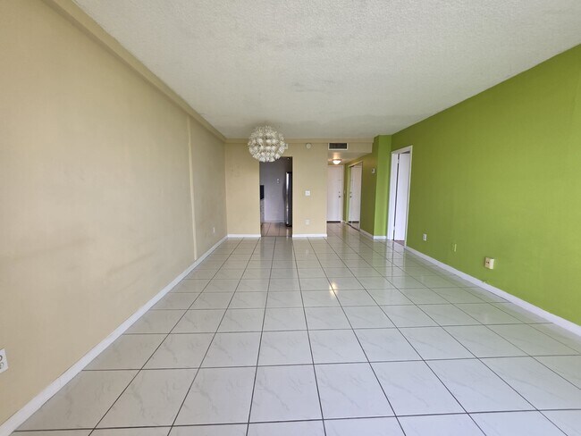 Primary Photo - 2350 NE 135th St
