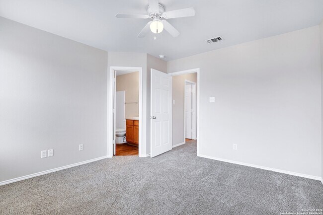 Building Photo - 5815 Golf Bend