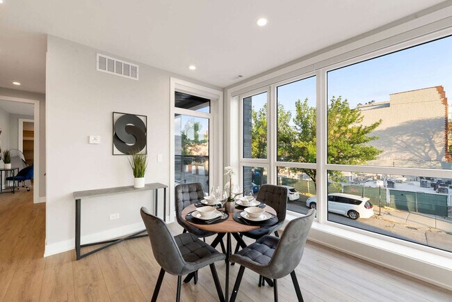 Building Photo - 2344 W Polk St