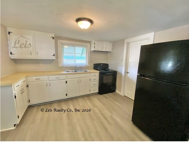 Building Photo - 442 E 5th St