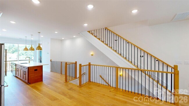 Building Photo - 156 Mattoon St