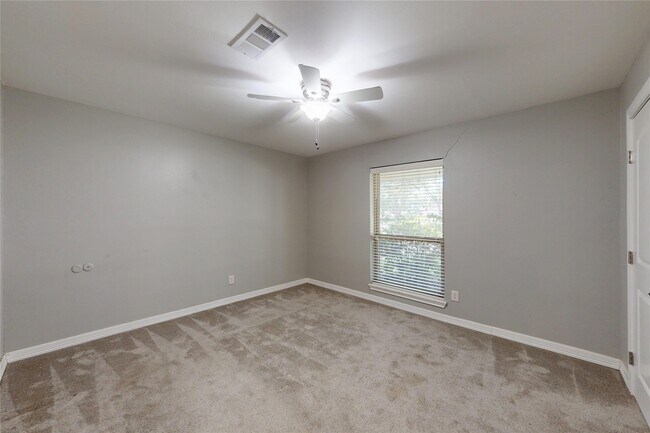 Building Photo - 5850 Braesheather Dr