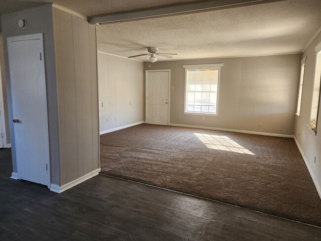 Building Photo - 3 Bedroom / 1 Bathroom Home – West Memphis, AR