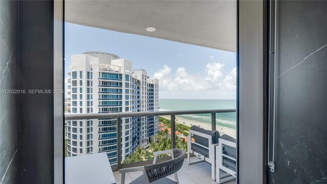 Building Photo - 5875 Collins Ave