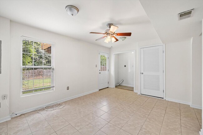 Building Photo - 4701 Colonnade Way
