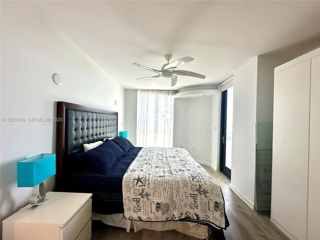 Building Photo - 15645 Collins Ave