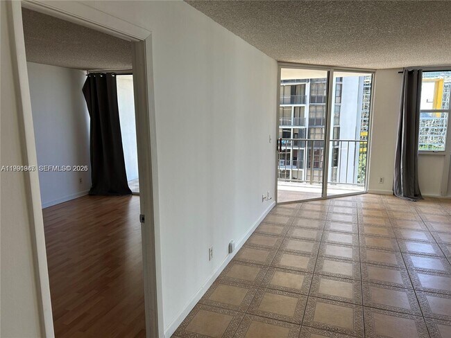 Building Photo - 1915 Brickell Ave