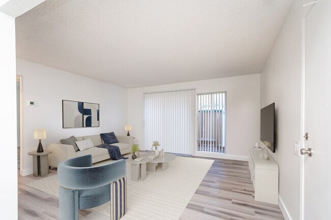 Building Photo - Courtyard Apartments