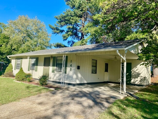 Primary Photo - Excellent Mid-Town Martin Location