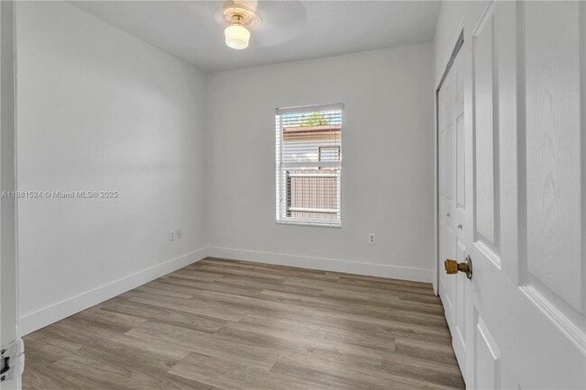 Building Photo - 865 SW 6th St