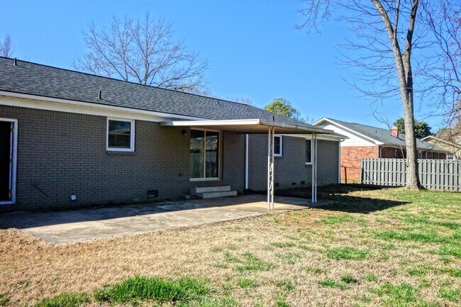 Building Photo - 905 Coronado Ave SE