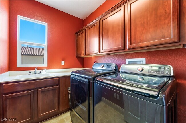 Building Photo - 1005 Windwalker Ave