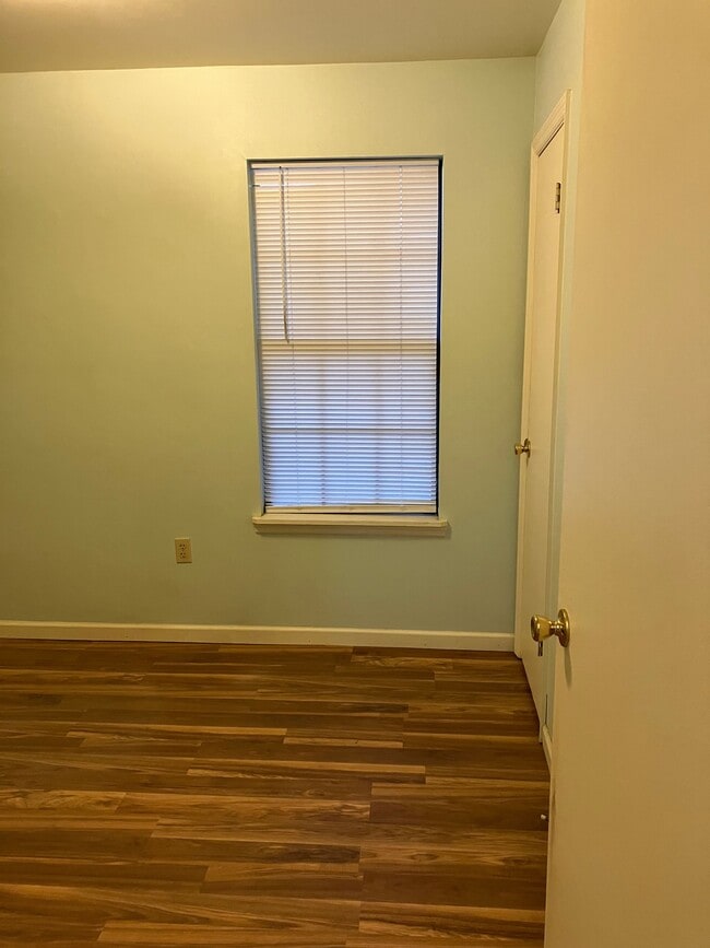 Building Photo - Hickory Ct