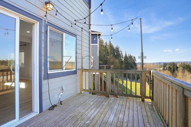 Building Photo - 1621 Seattle Hill Rd