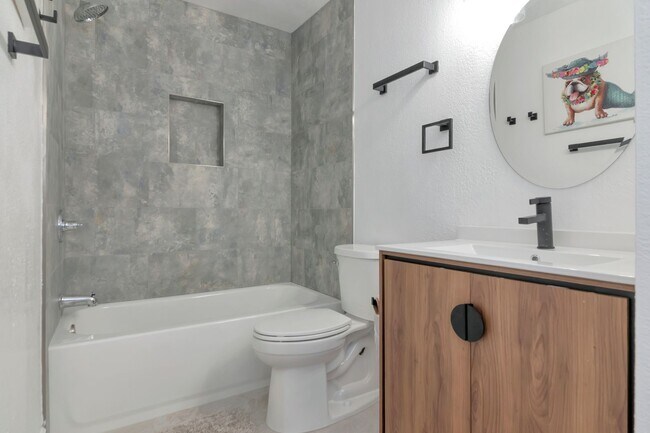 Building Photo - Lake Front - Ground Floor - Renovated 2 Be...