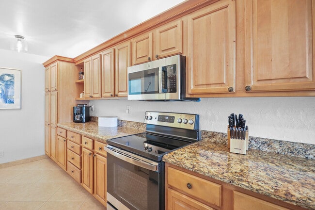 Building Photo - 13 Royal Palm Way