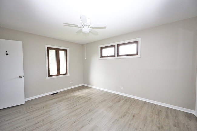 Building Photo - 661 Sycamore Dr