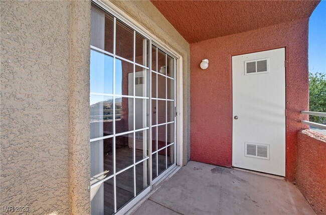 Building Photo - 4730 E Craig Rd