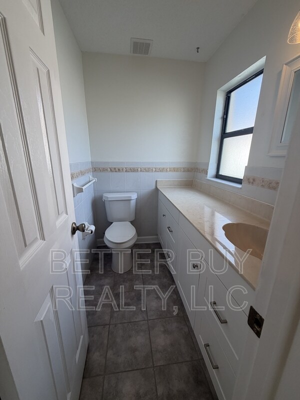 Building Photo - 337 N 10th St