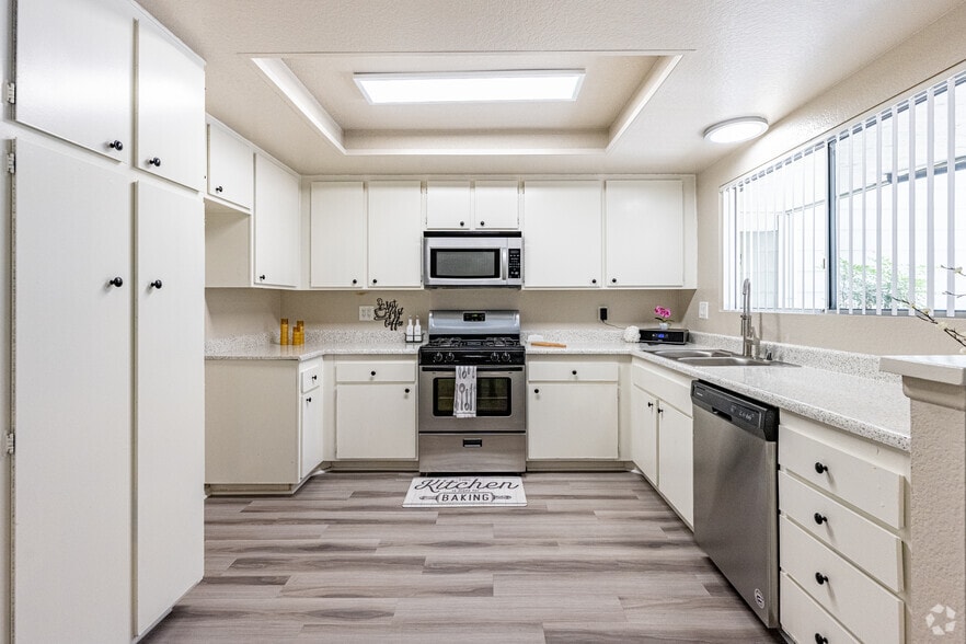 Primary Photo - Crown Point Apartments