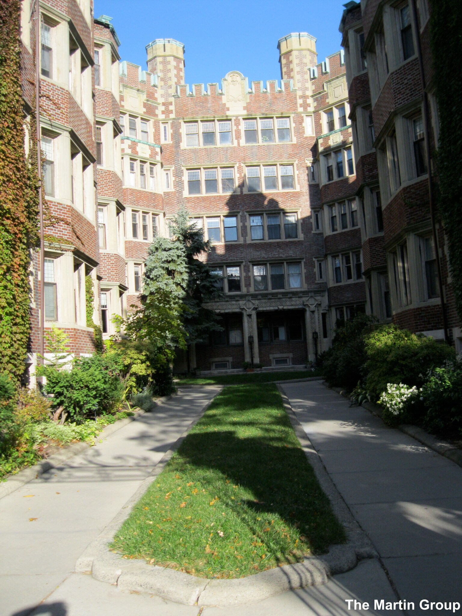 Building Photo - 10 Dana St