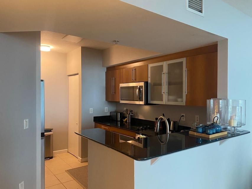 Building Photo - 325 S Biscayne Blvd