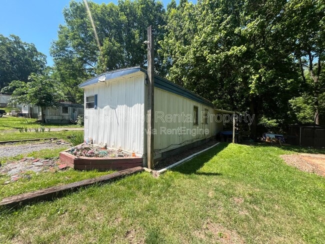 Building Photo - 155 Pomona Dr
