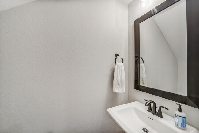 Building Photo - 10964 Swang Link Dr