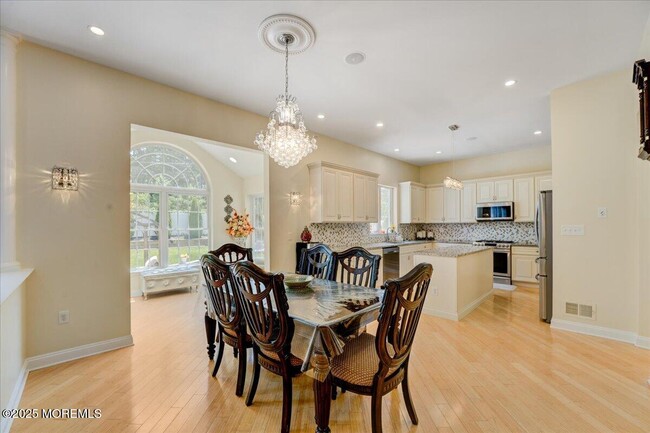 Building Photo - 11 Rockspray Ct