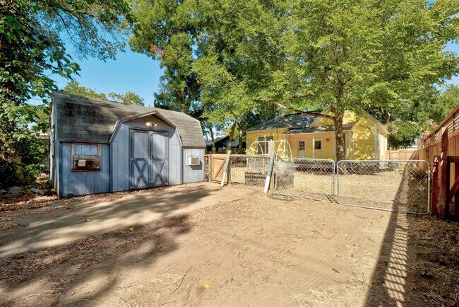 Building Photo - 304 Olive St