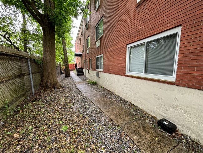 Building Photo - 12 N Taylor Ave