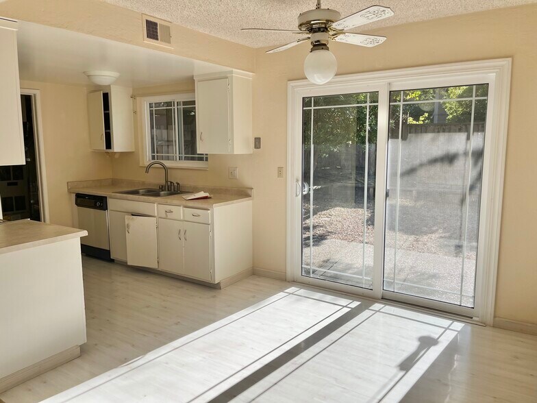 Building Photo - 10473 Lockwood Dr