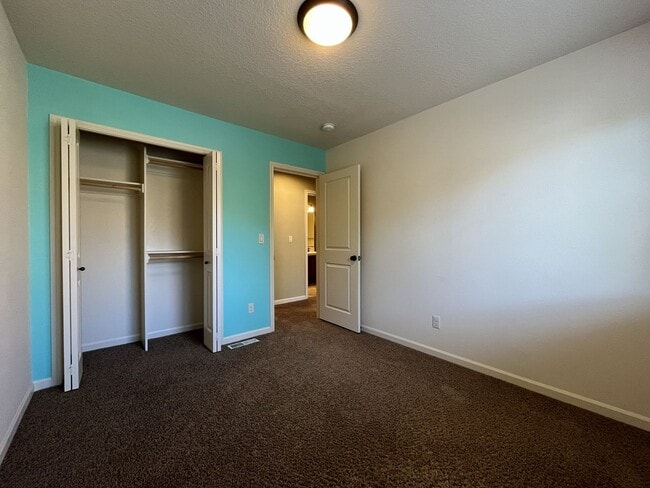 Building Photo - 3BD/3BA Bethany Home with Vaulted Ceilings, Stainless Appliances & Gas Fireplace