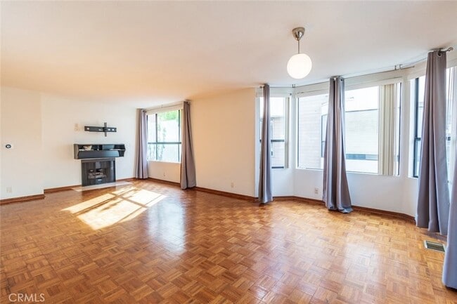 Building Photo - 514 N Isabel St