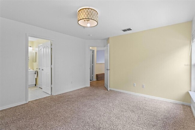 Building Photo - 754 Centervale Dr