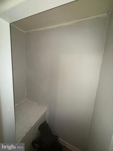 Building Photo - 663 Kohn St