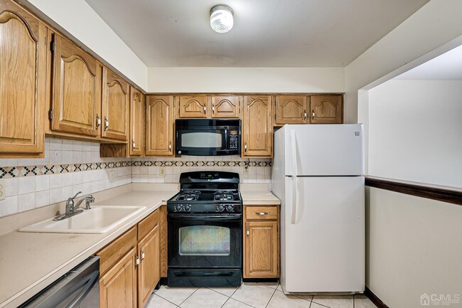 Building Photo - 135 Beverly Hl Ter