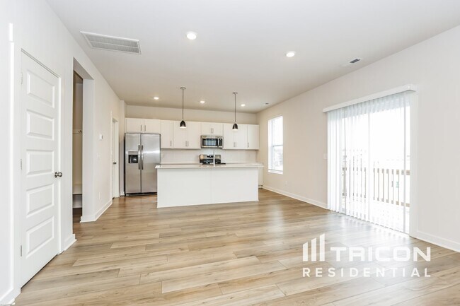 Building Photo - 350 Park Glen Dr