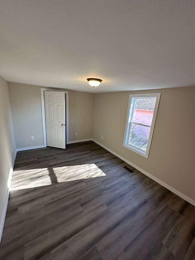 Building Photo - 5 Bed 3 Bath Springfield, MO