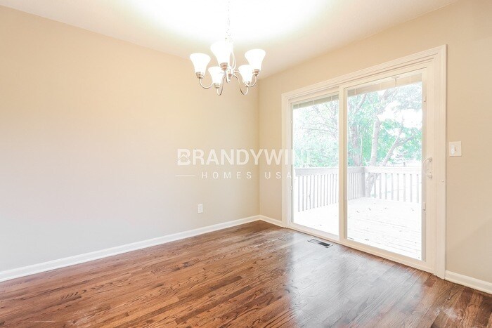 Building Photo - 506 Broadway St