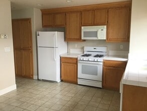 Building Photo - 647 McGinnis Cir