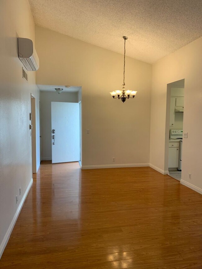 Building Photo - Bright, comfortable, and spacious one bedroom Condominium