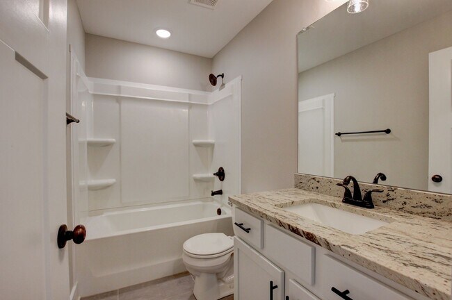 Building Photo - Fresh and Clean 3 bed/2 bath minutes from Exit 8.  Show Stopper!