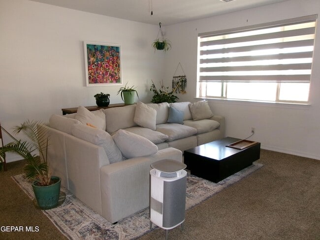 Building Photo - 6445 Villaggio Dr