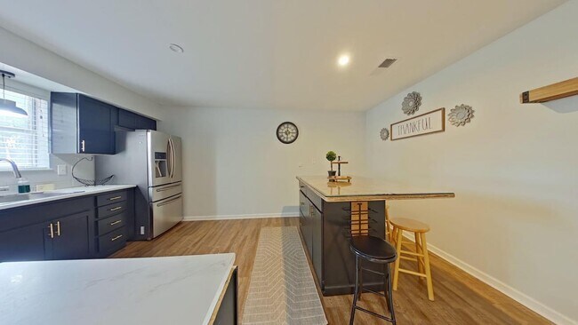 Building Photo - 3083 Skyline Dr