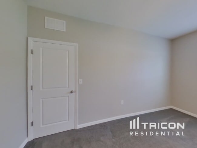 Building Photo - 2996 Neverland Dr