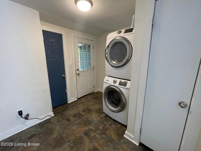 Building Photo - 521 E Ormsby Ave