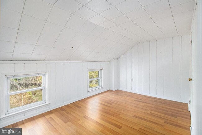 Building Photo - 330 W 3rd Ave