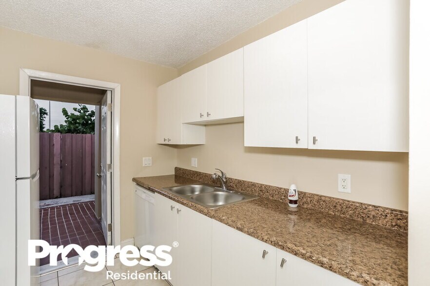 Building Photo - 4205 SW 137th Ct