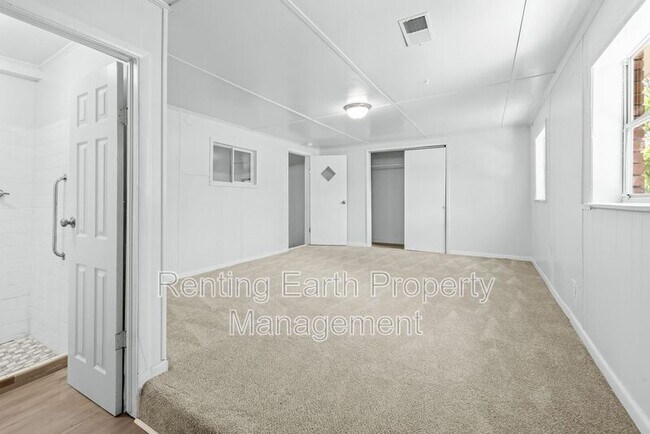 Building Photo - 108 E Ann Dr SW